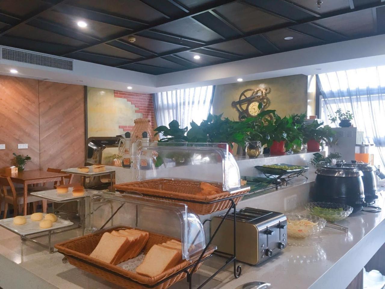Nostalgia Hotel Near Tianjin Polar Ocean Word- Tianjin Fonte Joy World, 10 Minutes Drive Away From Tianjin Tanggu High-Speed Railway Station, Free Ice-Cream, Mineral Water, Snacks And Laundry Service, English Communication Well Экстерьер фото